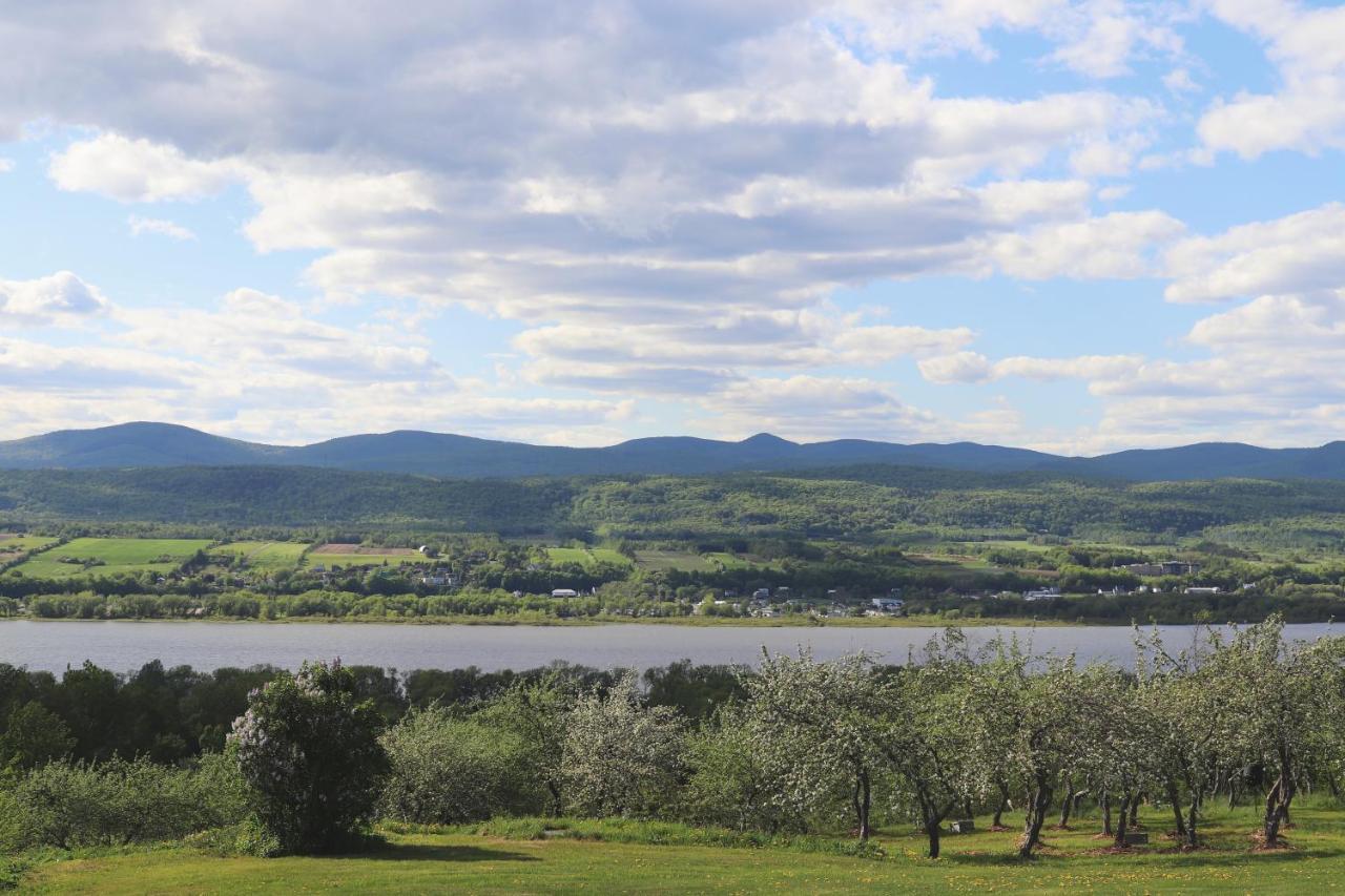 Domaine Steinbach Cidrerie B&B Distillerie Saint-Pierre-de-l'Ile-d'Orleans Экстерьер фото