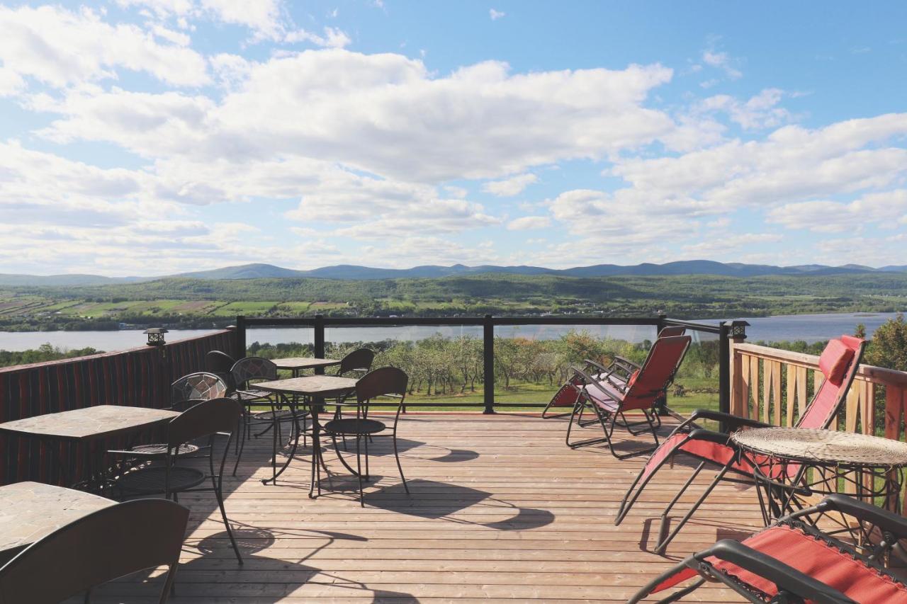 Domaine Steinbach Cidrerie B&B Distillerie Saint-Pierre-de-l'Ile-d'Orleans Экстерьер фото